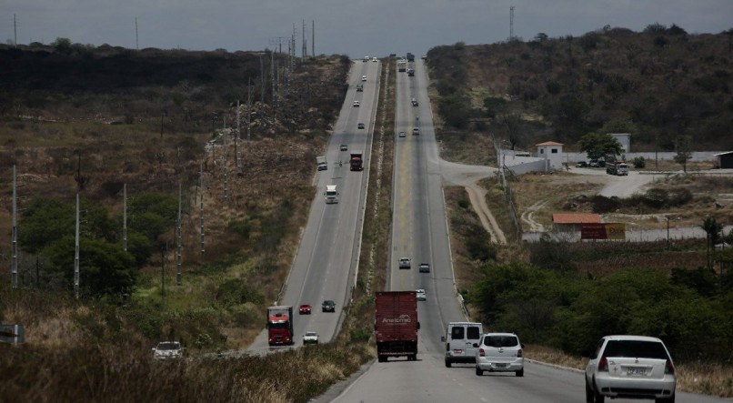 Leia mais sobre o artigo Concessão pública da BR-232 leva Estado a pedir fim de convênio