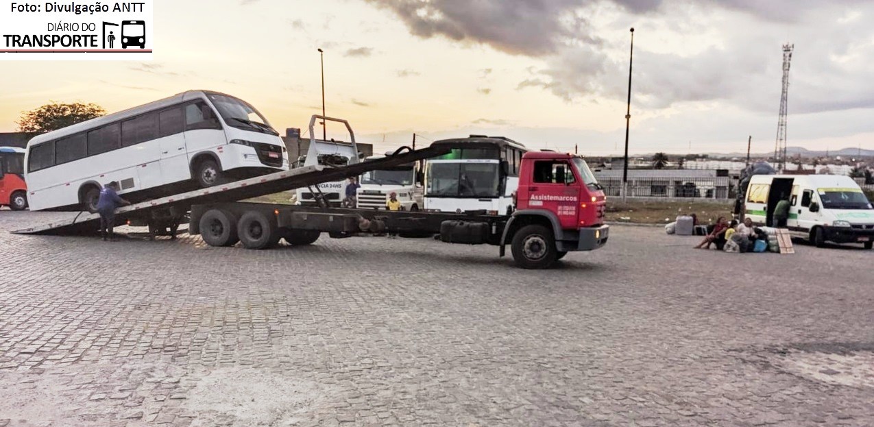 Leia mais sobre o artigo Veículos fazendo transporte clandestino são apreendidos em Caruaru e Sertânia