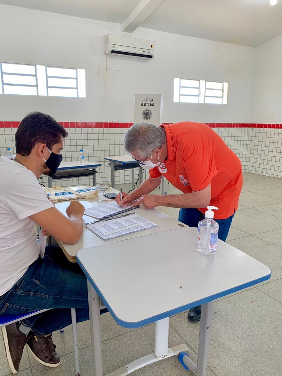 Leia mais sobre o artigo Após votação, Ângelo Ferreira destaca segurança do processo em Sertânia