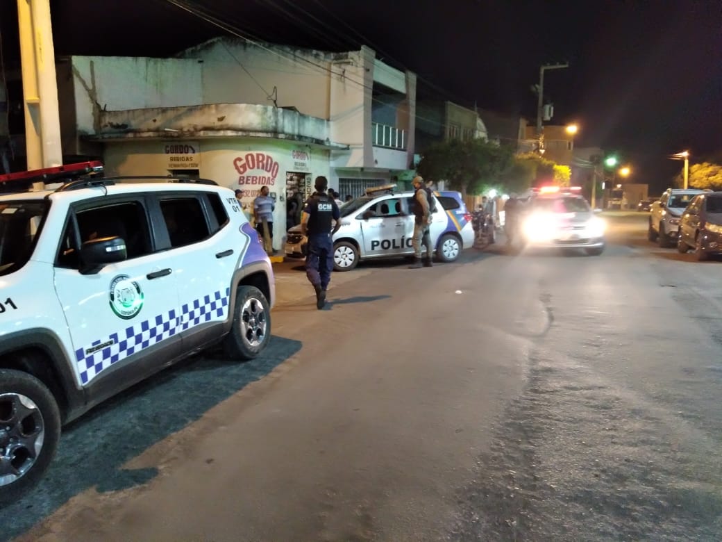 Leia mais sobre o artigo PM e Guarda Municipal coíbem descumprimento de medidas para conter o avanço do novo coronavírus em Sertânia
