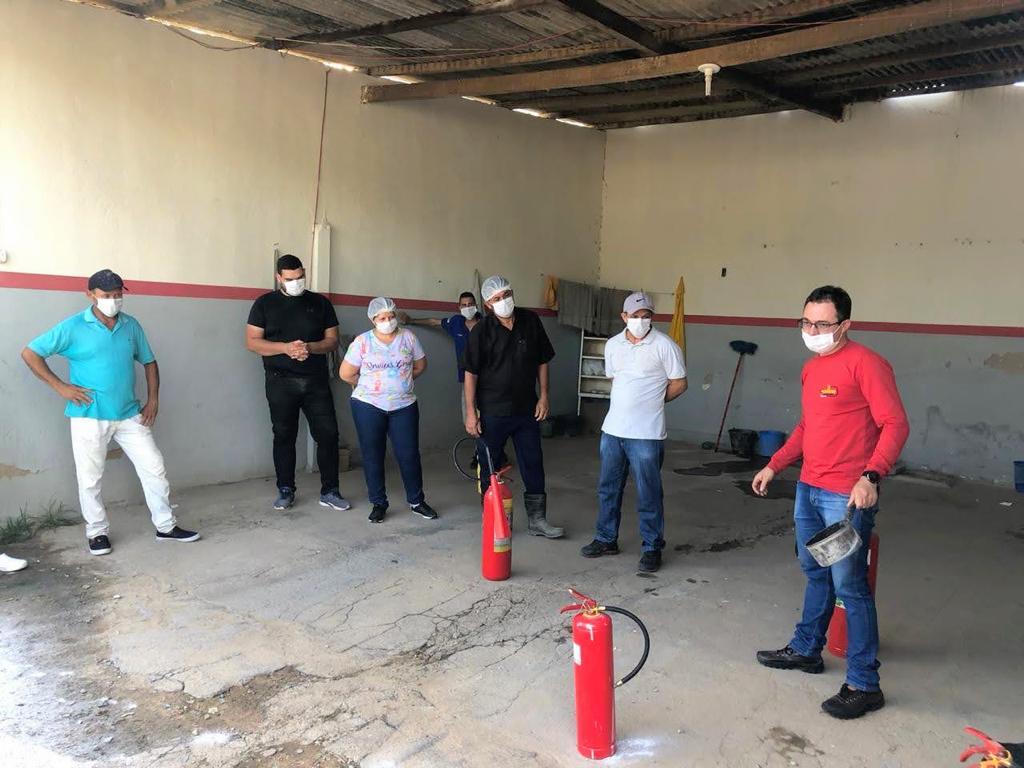 Leia mais sobre o artigo Servidores do Hospital Maria Alice Gomes Lafayette participam de treinamento para combate a incêndio