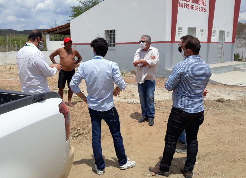 Leia mais sobre o artigo Parceria entre Prefeitura de Sertânia e Compesa levará água encanada para comunidades rurais