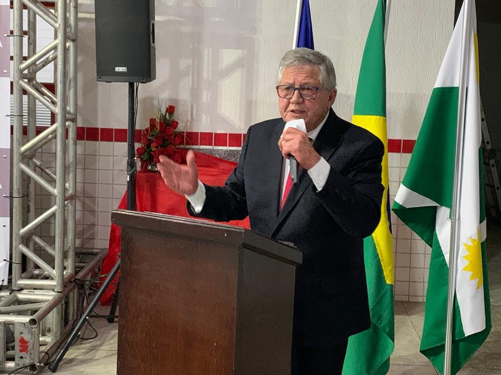 Leia mais sobre o artigo Em Sertânia, Ângelo Ferreira toma posse para quarto mandato