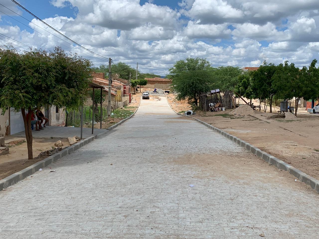 Leia mais sobre o artigo Prefeitura de Sertânia segue com obras de calçamento em todo município