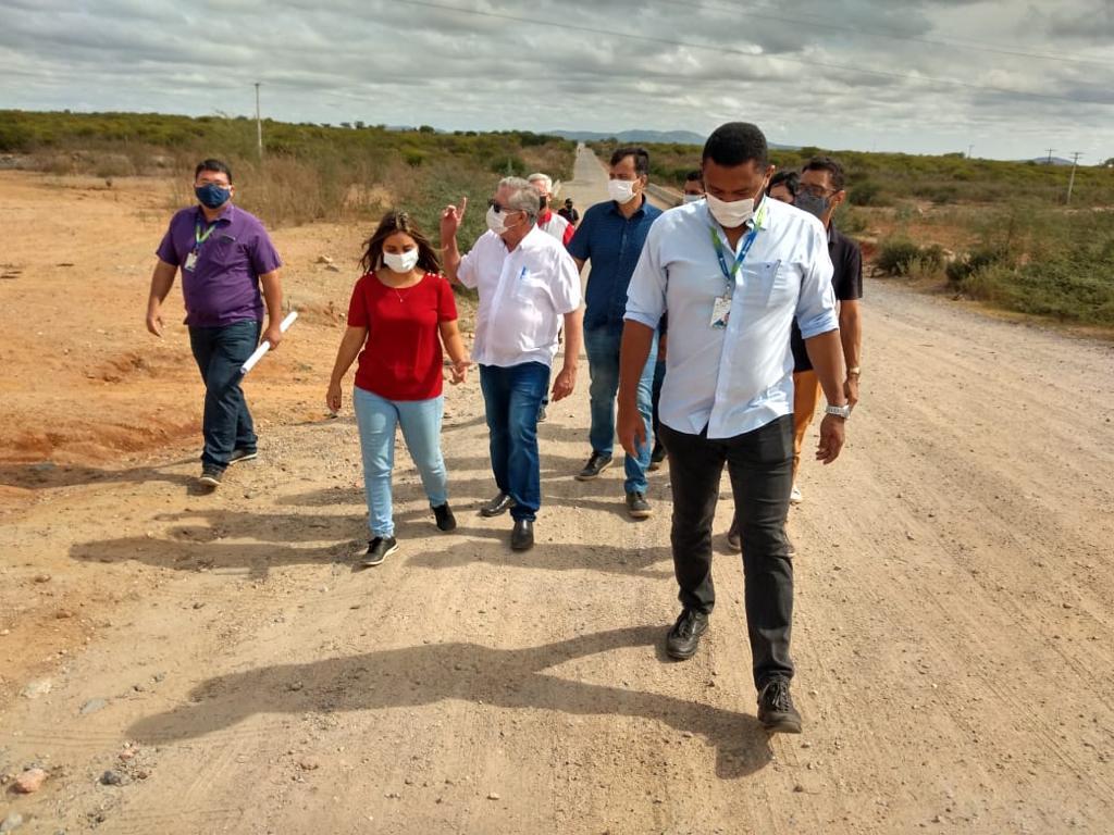 Leia mais sobre o artigo Ângelo Ferreira acompanha visita da Secretária Fernandha Batista às obras de abastecimento d’água em Sertânia