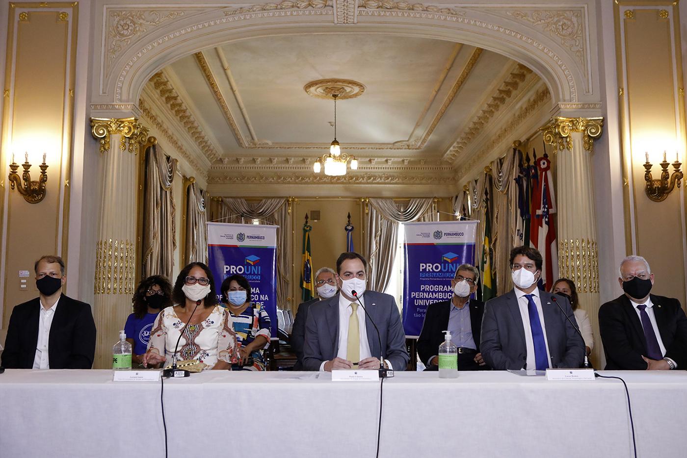 Leia mais sobre o artigo Paulo Câmara lança o Prouni-PE e amplia universalização do acesso ao ensino superior