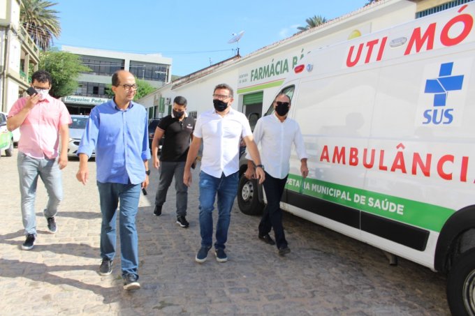 Leia mais sobre o artigo Wellington Maciel inicia gestão com agenda de visitas e reuniões em repartições municipais de Arcoverde