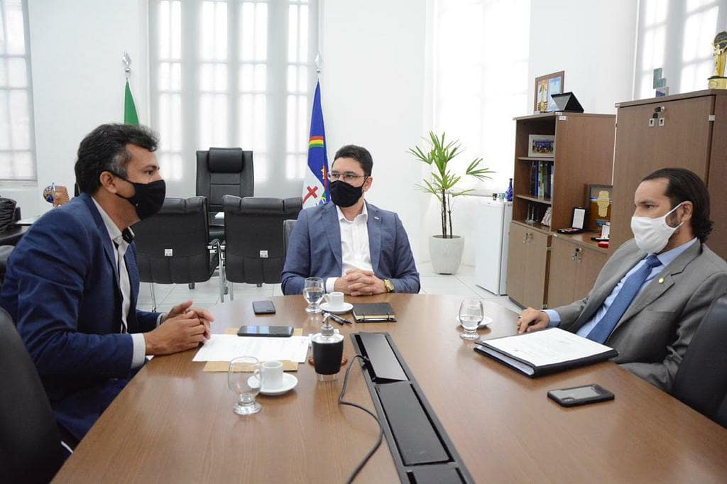 Leia mais sobre o artigo Secretário de Desenvolvimento Social e Cidadania de Sertânia cumpre agenda no Recife