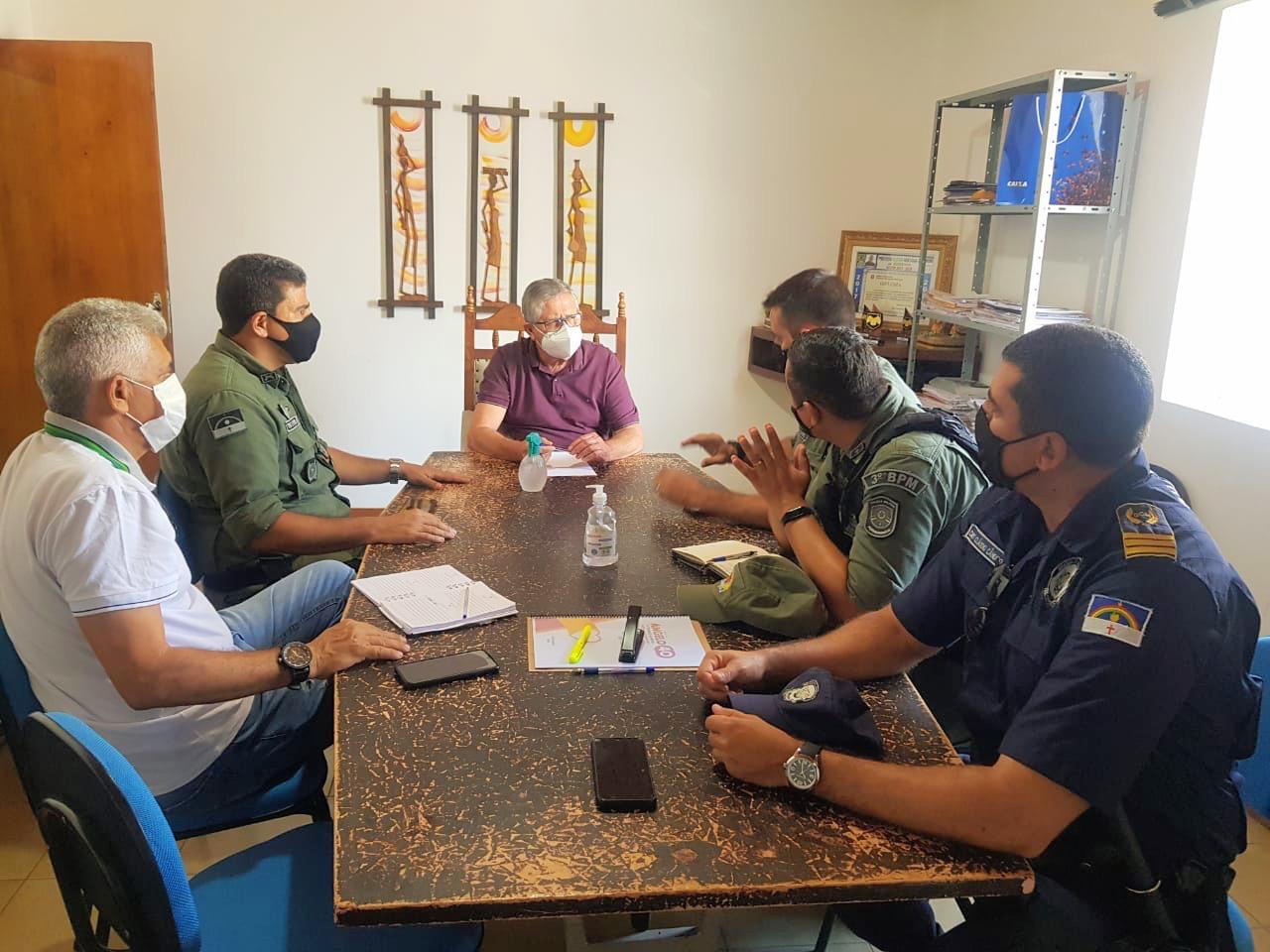 Leia mais sobre o artigo Prefeito de Sertânia recebe a visita do novo comandante do 3º Batalhão da Polícia Militar de Pernambuco