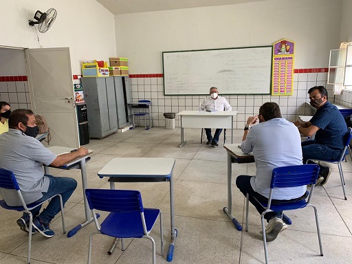 Leia mais sobre o artigo Prefeito Ângelo Ferreira se reúne com representante do Sebrae