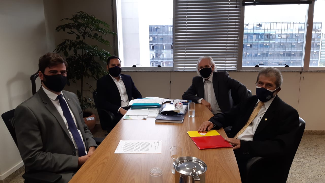 Leia mais sobre o artigo Gonzaga Patriota articula cadastramento de famílias para novos habitacionais no Recife