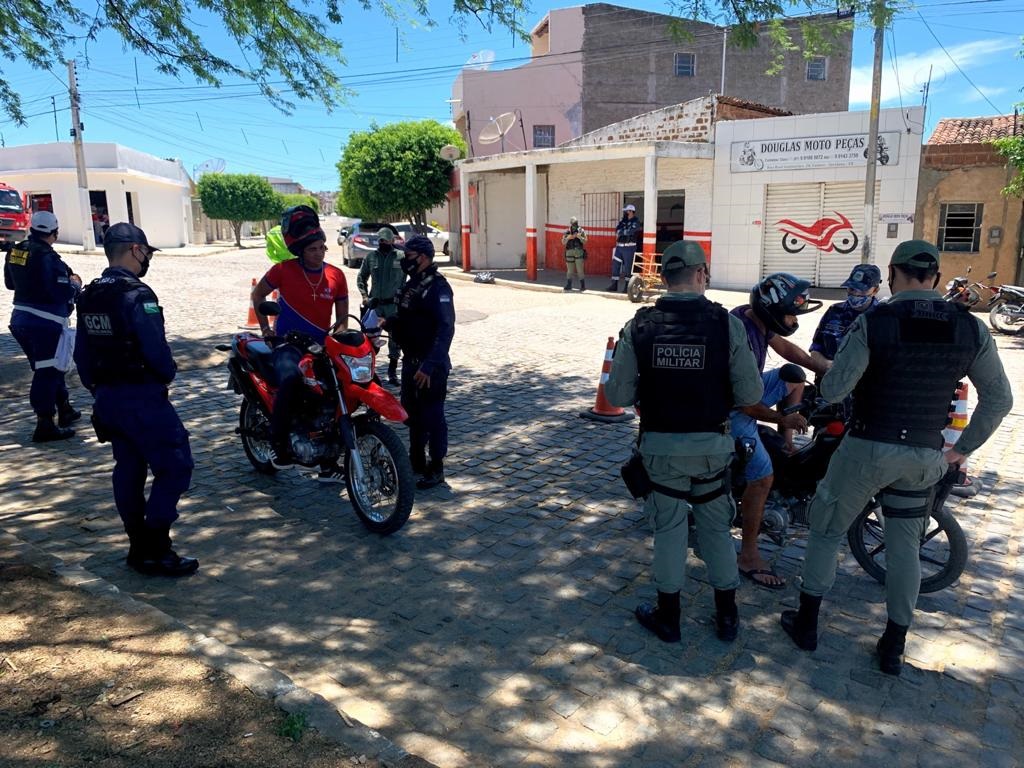 Leia mais sobre o artigo Alunos do Curso de Agente de Trânsito participam de aula prática sobre Blitz Educativa