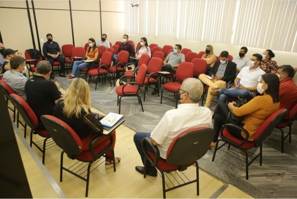 Leia mais sobre o artigo Reunião nesta segunda fecha decretos de paralisação de atividades em cidades do sertão pernambucano