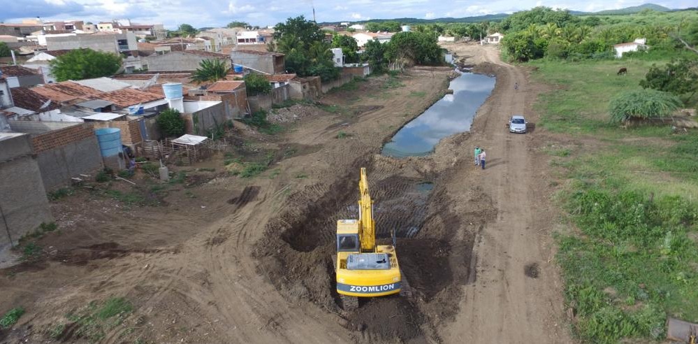 Leia mais sobre o artigo Leito do Rio Moxotó recebe melhorias