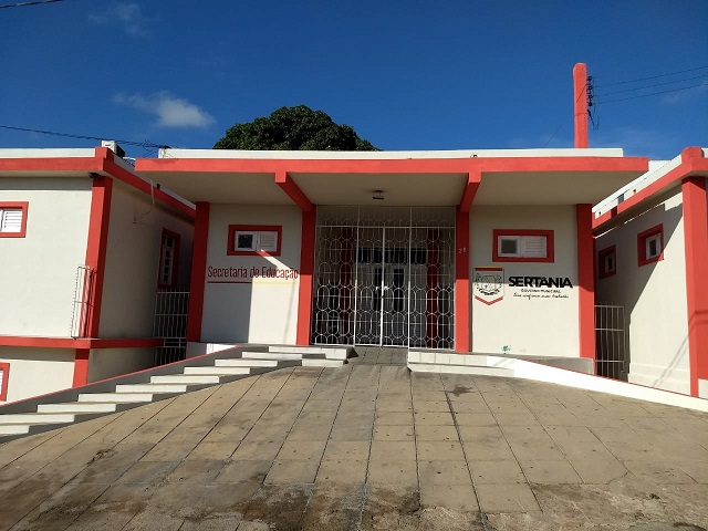 Leia mais sobre o artigo Alunos da Rede Municipal de Sertânia começam a receber kits alimentação a partir desta quinta-feira (04)