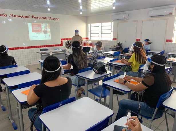 Leia mais sobre o artigo Biossegurança é pauta de encontro com auxiliares de Saúde Bucal de Sertânia