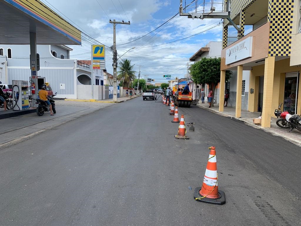 Leia mais sobre o artigo Prefeitura de Sertânia contempla mais vias com trabalho de recuperação asfáltica
