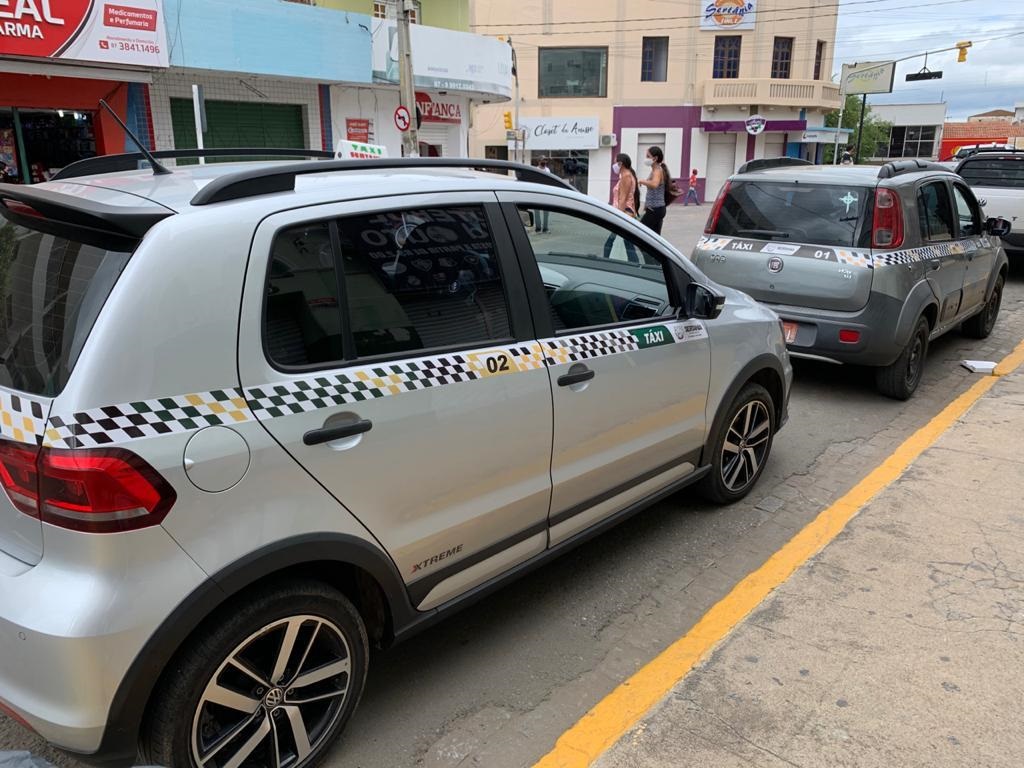 Leia mais sobre o artigo Prefeitura de Sertânia inicia padronização dos táxis do município