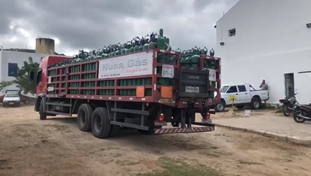 Leia mais sobre o artigo Ao menos dez cidades pernambucanas relatam risco de ficar sem oxigênio para doentes de Covid