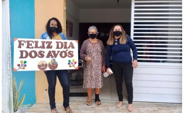 Leia mais sobre o artigo Prefeitura de Sertânia realiza ação para celebrar o Dia dos Avós
