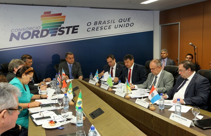 Leia mais sobre o artigo Consórcio Nordeste lançará auxílio de R$ 500 para crianças e jovens órfãos na pandemia