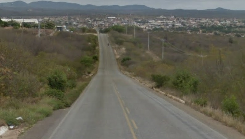 Leia mais sobre o artigo Paulo Câmara visita Sertânia para assinar Ordem de Serviço da requalificação da PE 265