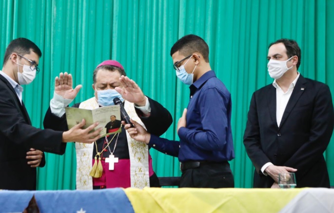 Leia mais sobre o artigo Paulo Câmara prestigia acolhida ao novo bispo de Palmares