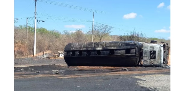 Leia mais sobre o artigo Morre vítima de acidente com caminhão de combustíveis em Sertânia