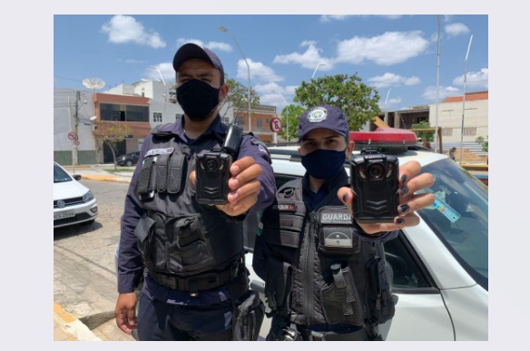 Leia mais sobre o artigo Agentes da Guarda Civil Municipal de Sertânia começam a usar câmeras em uniformes