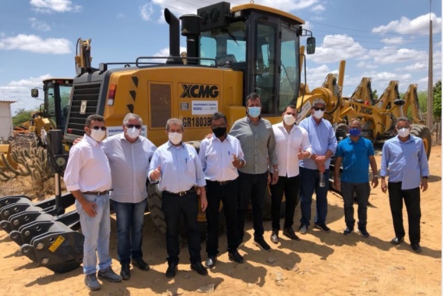 Leia mais sobre o artigo Sertânia recebe motoniveladora fruto de emenda parlamentar do deputado federal Gonzaga Patriota