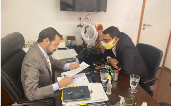 Leia mais sobre o artigo Vereador solicita implementação do curso presencial de Biomedicina, através da UPE em Sertânia