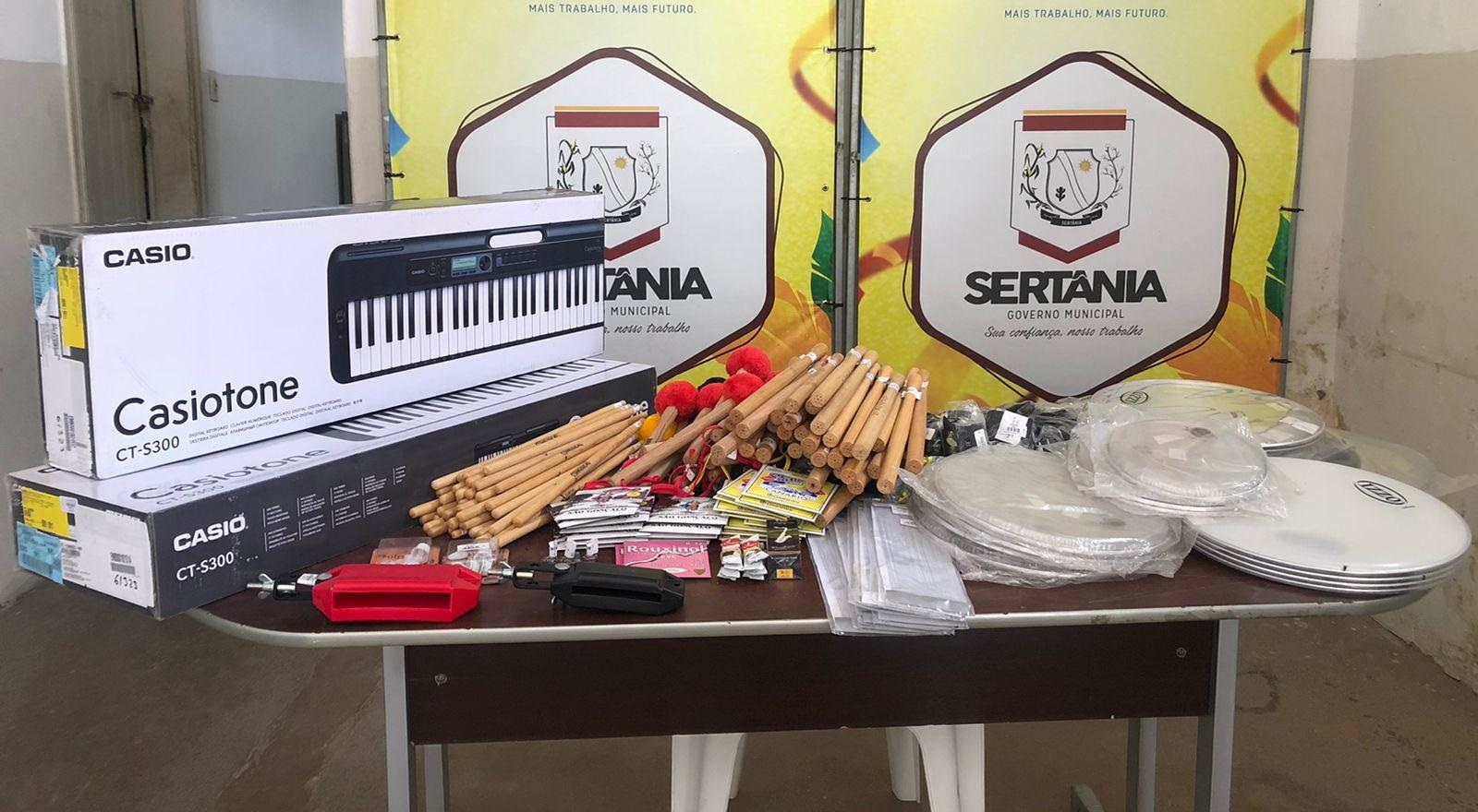 Leia mais sobre o artigo Prefeitura de Sertânia adquire instrumentos e acessórios para Escola de Música Demétrio Dias Araújo e Banda Marcial Municipal