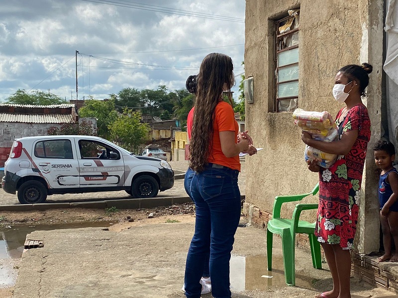 Leia mais sobre o artigo Prefeitura de SertÃ¢nia distribui cestas bÃ¡sicas para famÃ­lias em situaÃ§Ã£o de vulnerabilidade social