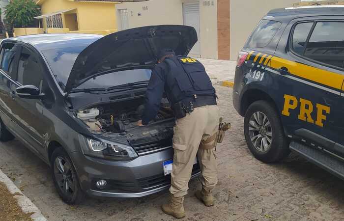 Leia mais sobre o artigo Carro roubado em setembro de 2020, no Recife, Ã© recuperado na BR-232, em SertÃ¢nia