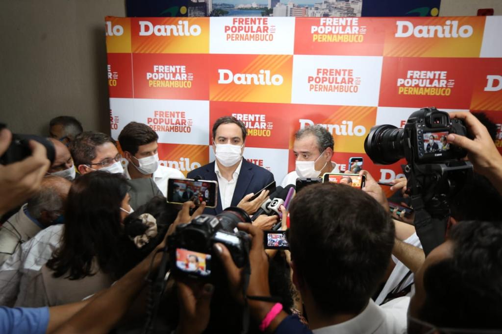 Leia mais sobre o artigo Paulo CÃ¢mara participa do lanÃ§amento da prÃ©-candidatura de Danilo Cabral a governador