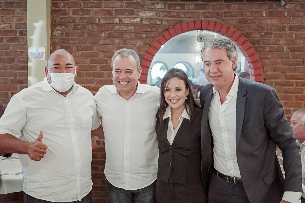 Leia mais sobre o artigo Danilo recebe apoio de prefeita e 12 vereadores de Serra Talhada