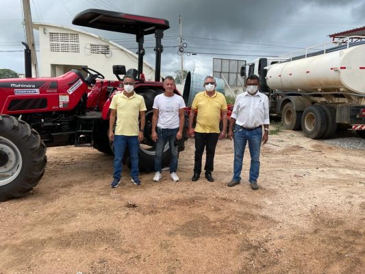 Leia mais sobre o artigo Sertânia recebe mais um trator da Codevasf