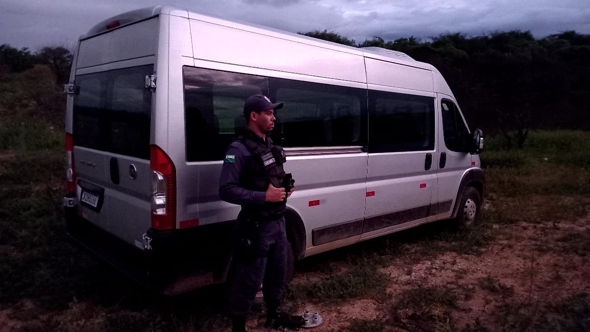 Leia mais sobre o artigo Veículo roubado da Prefeitura de Sertânia é recuperado pela Guarda Municipal