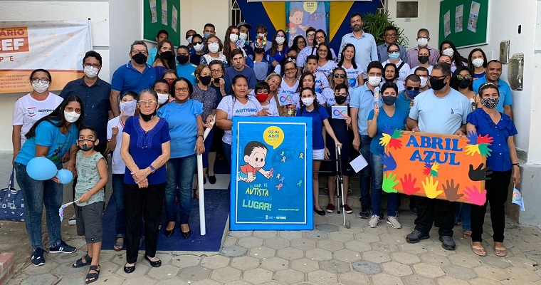 Leia mais sobre o artigo Passeata encerrou campanha Abril Azul em Sertânia