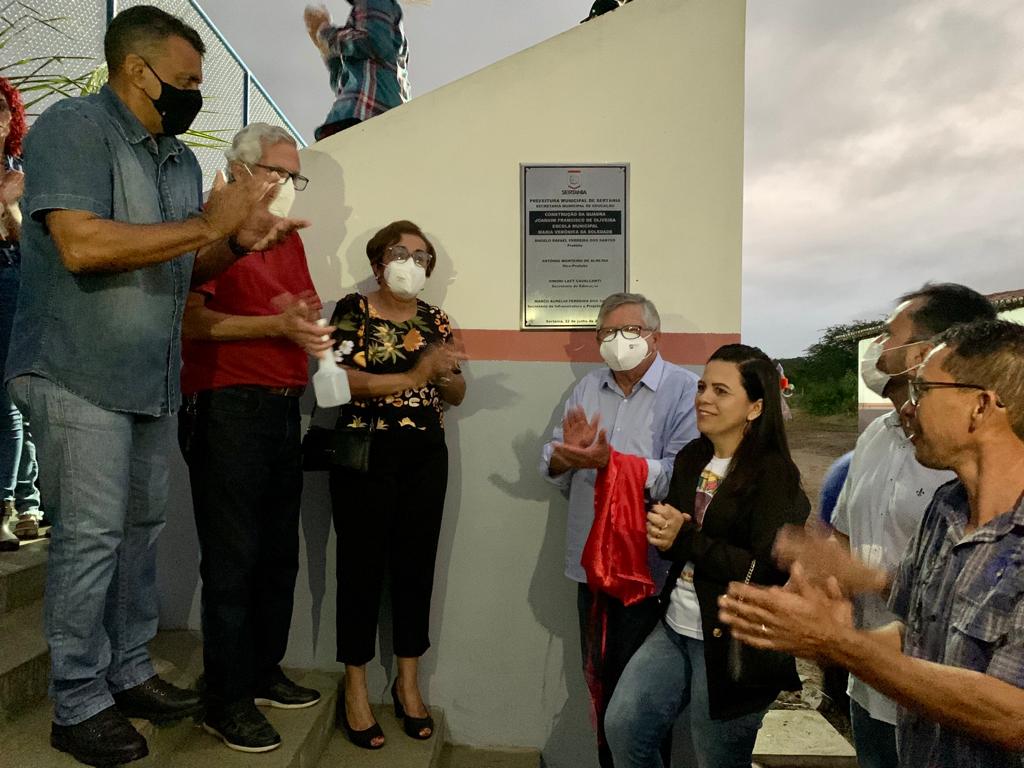 Leia mais sobre o artigo Prefeitura de Sertânia inaugura quadra poliesportiva no sítio Caianas