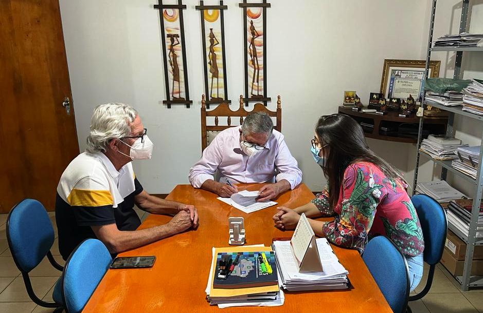 Leia mais sobre o artigo Prefeito Ângelo Ferreira assina ordem de serviço para construção do Centro Especializado em Reabilitação de Sertânia