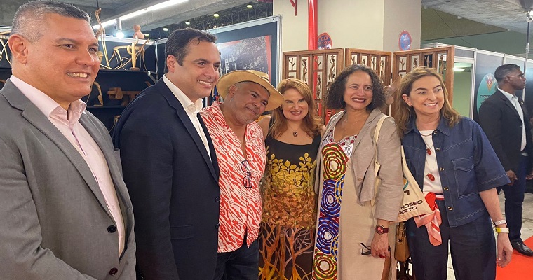 Leia mais sobre o artigo Artesãos sertanienses recebem apoio da Prefeitura de Sertânia na Fenearte 2022