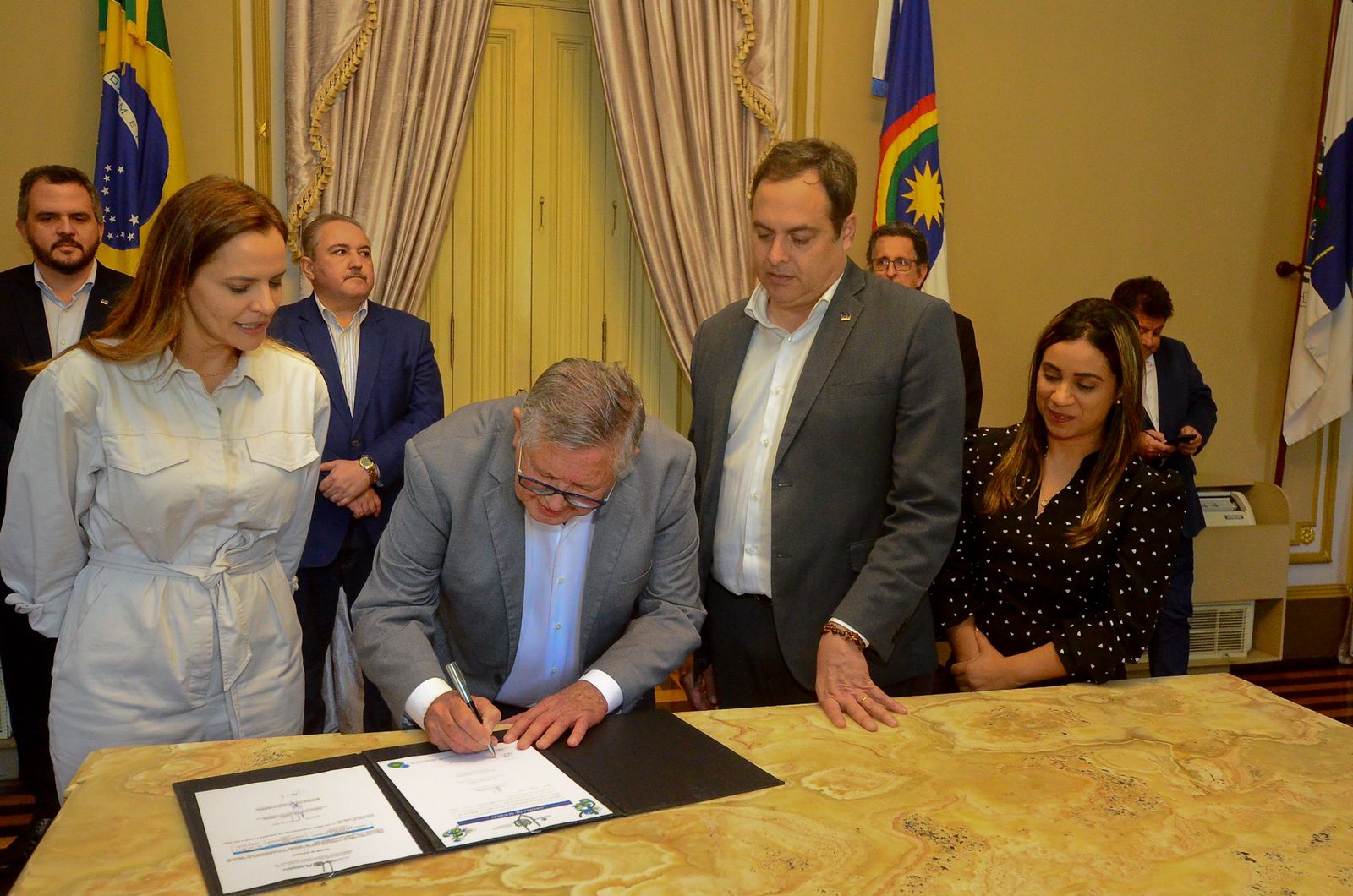 Leia mais sobre o artigo Governo de Pernambuco assina ordem de serviço para construção de quadras em escolas estaduais de Sertânia