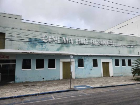 Leia mais sobre o artigo Cine Rio Branco está abandonado em Arcoverde