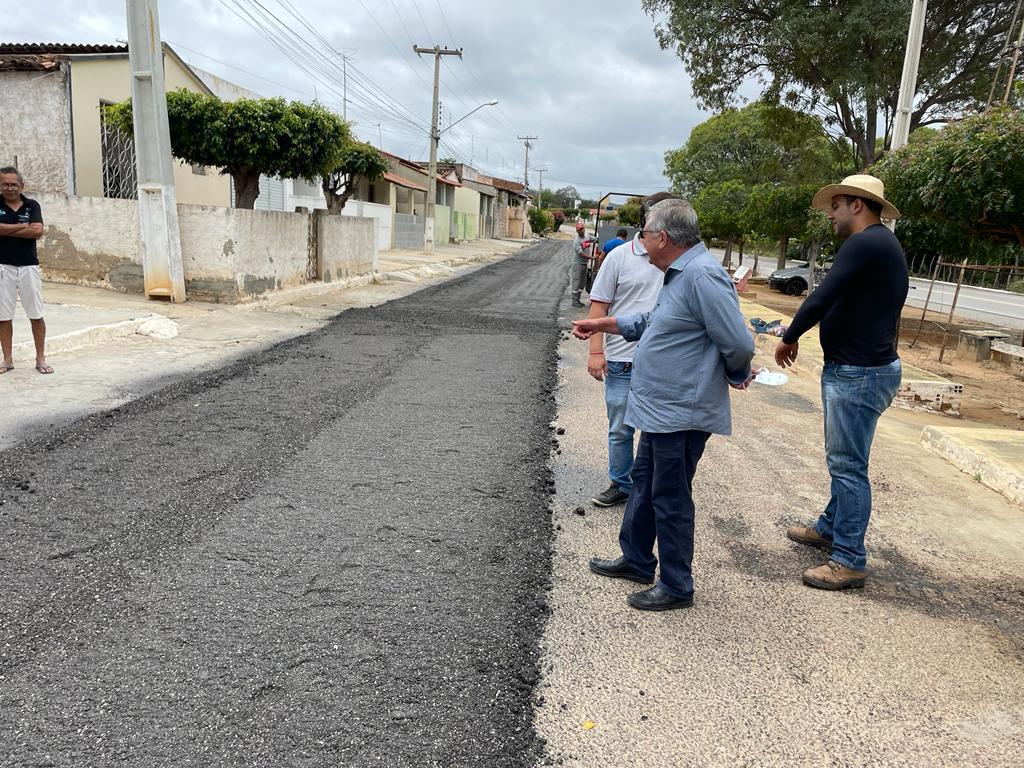 Leia mais sobre o artigo Prefeitura de Sertânia inicia recapeamento asfáltico em Moderna