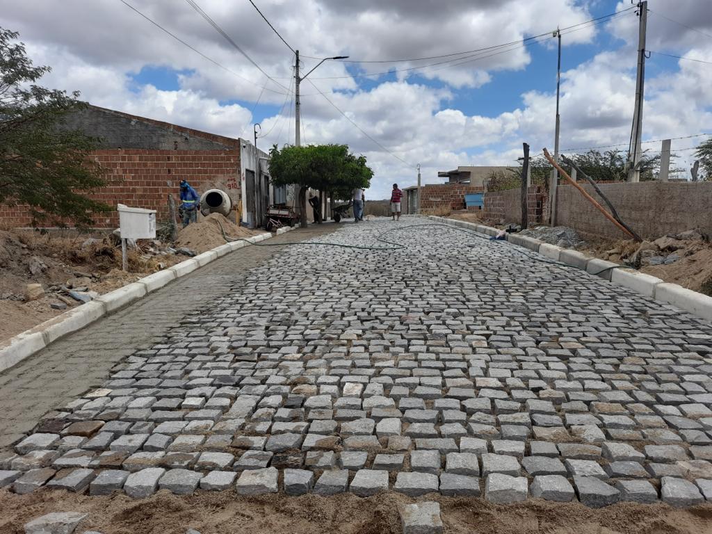 Leia mais sobre o artigo Prefeitura de Sertânia inicia novas obras de calçamento no município