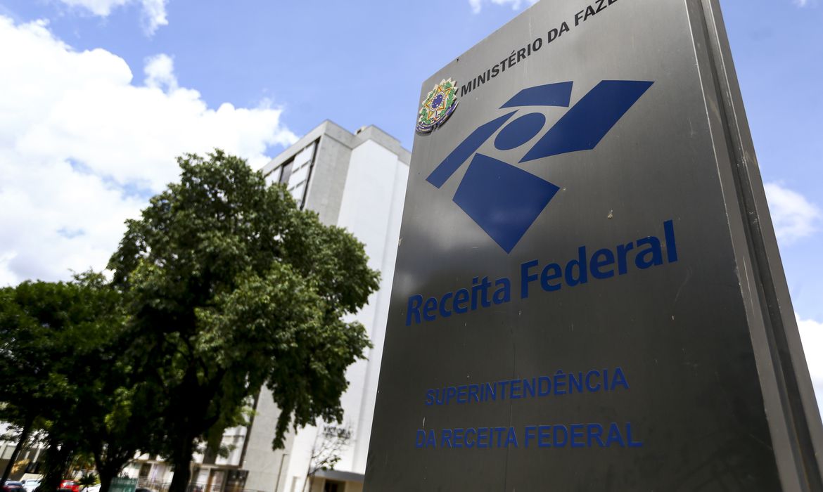 Leia mais sobre o artigo Receita Federal abre concurso com salário que chega a R$ 21 mil
