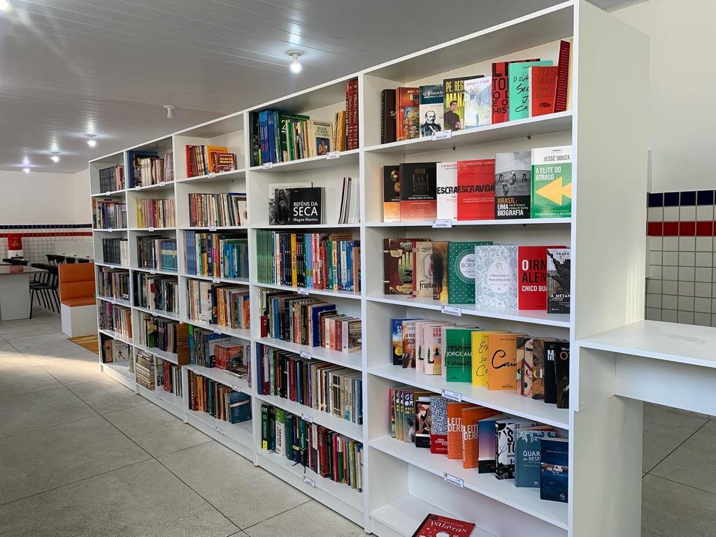 Leia mais sobre o artigo <strong>Prefeitura de Sertânia entrega nova biblioteca à população</strong>