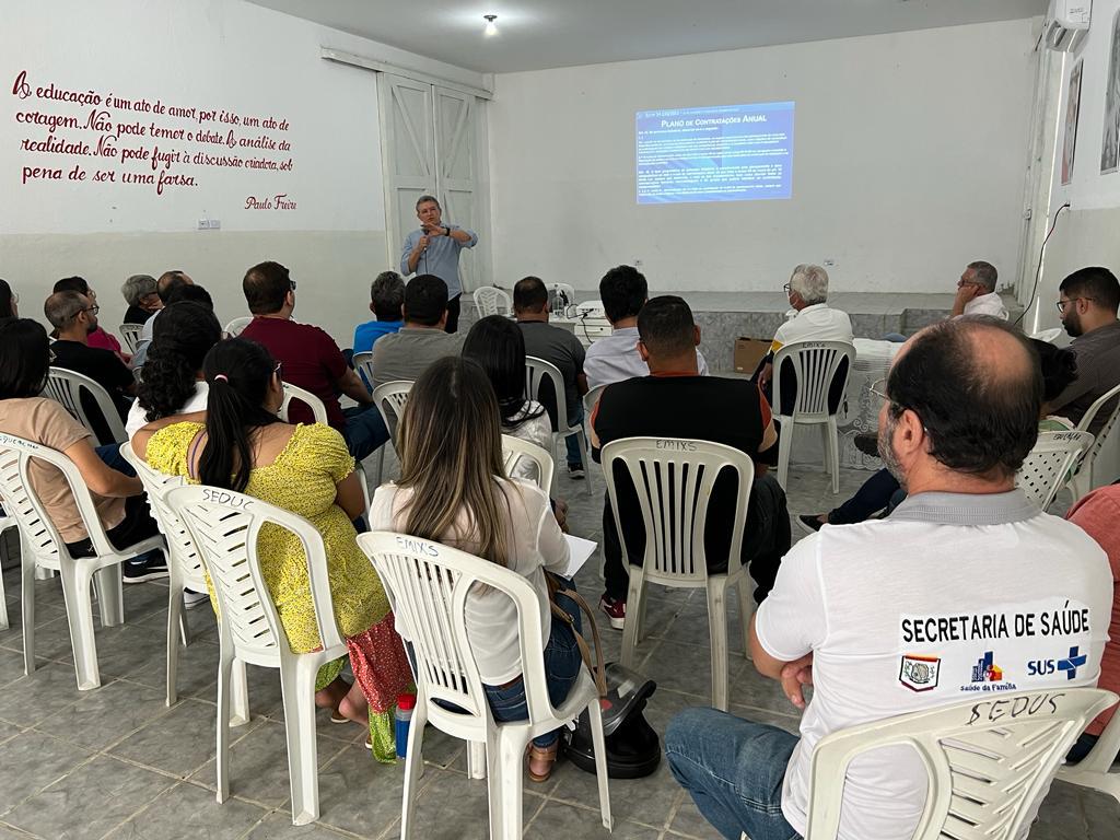 Leia mais sobre o artigo Governo Municipal de Sertânia reúne equipe para apresentar a nova lei de licitações