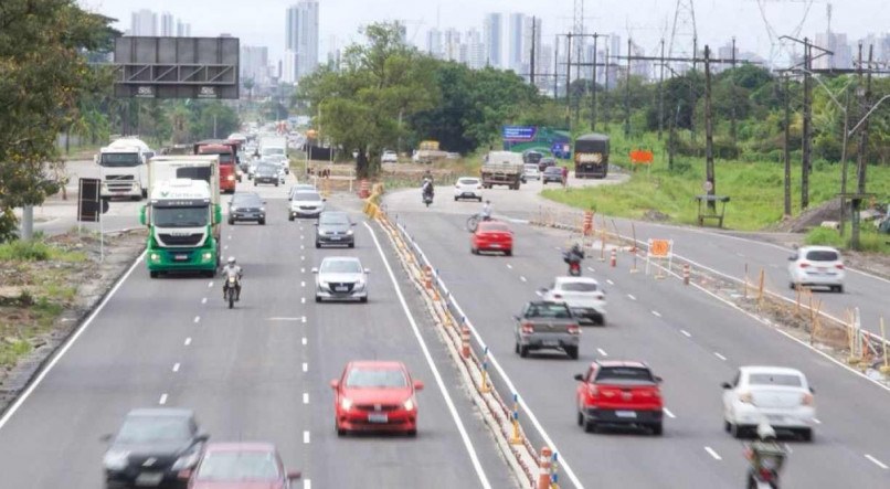 Leia mais sobre o artigo <strong>Obra de triplicação da BR-232 terá último desvio antes da conclusão</strong>